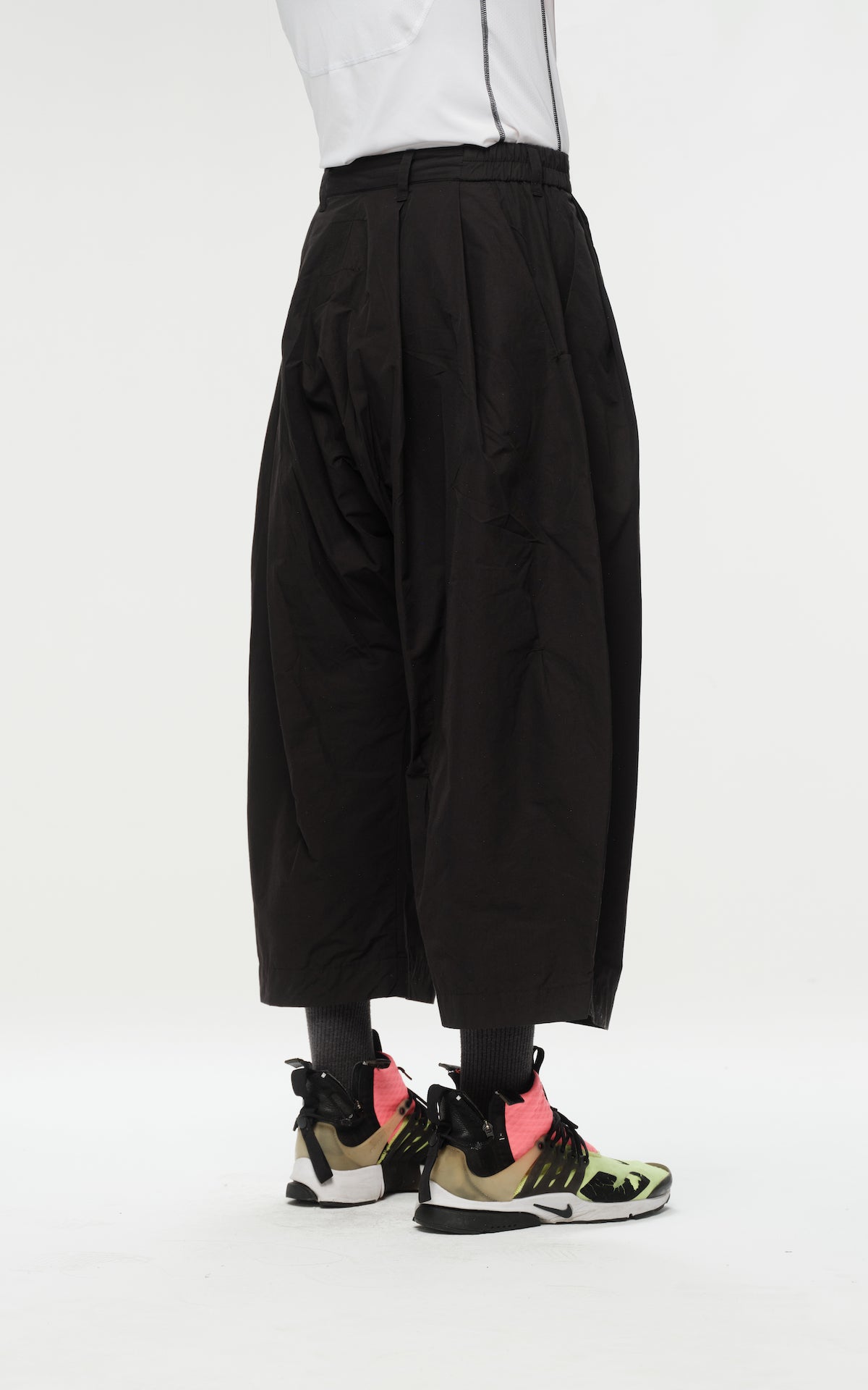 1. "YESCHEF" Cropped Wide Skirt Pants